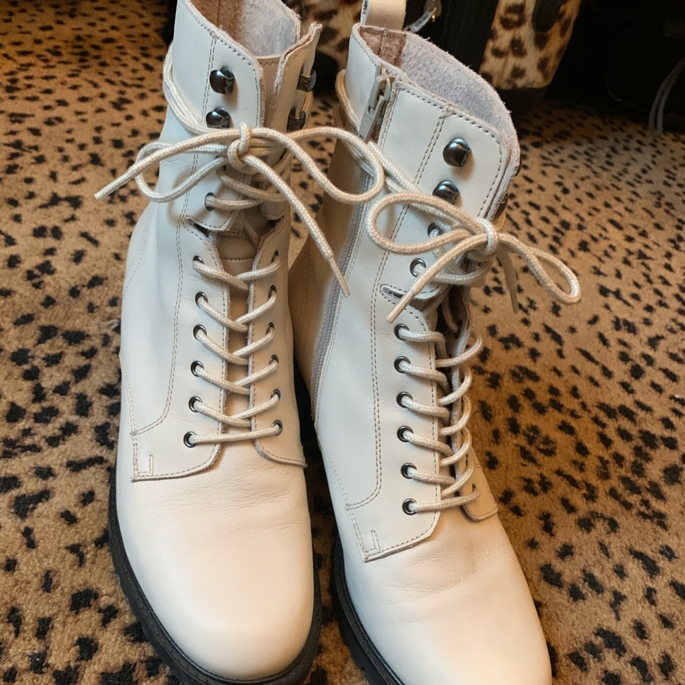 Seychelles cream Moto boot